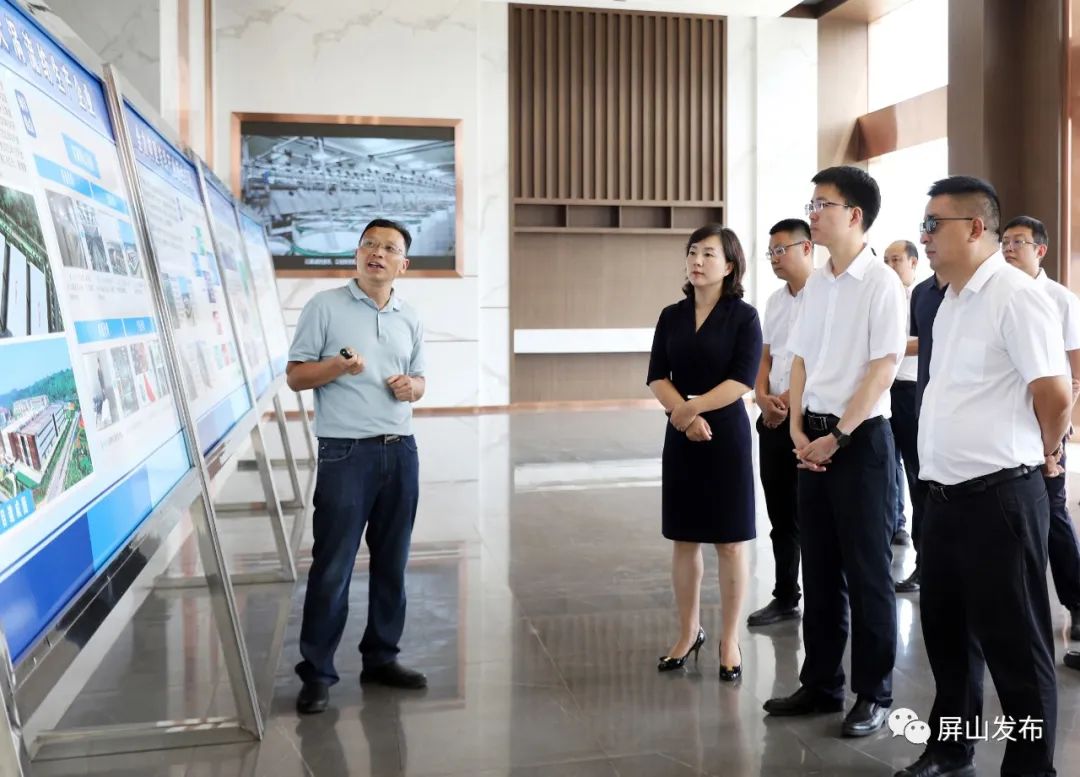 屏山县委副书记,县长赵丹陪同考察.兴文县委副书记王琳参加考察.