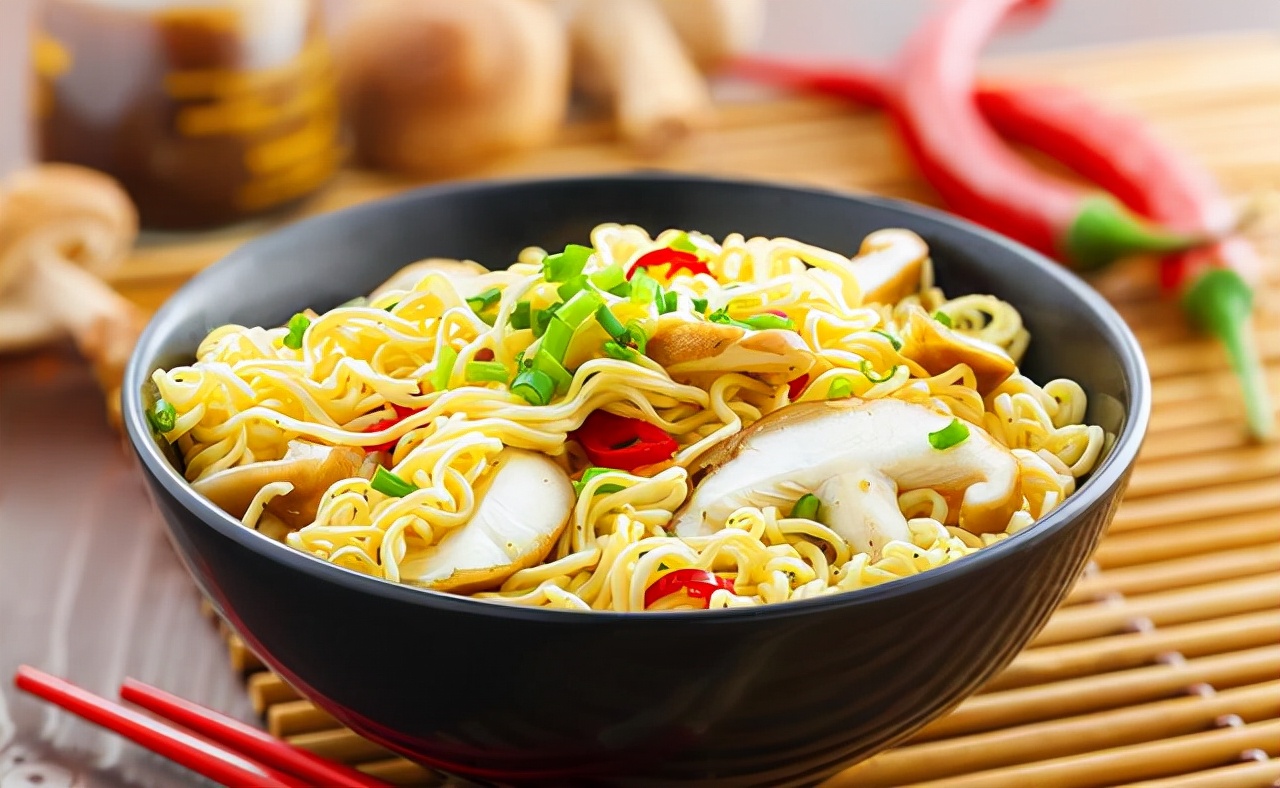 方便面都是防腐剂，需32天才解毒？坦白说：这10种垃圾食品应少碰