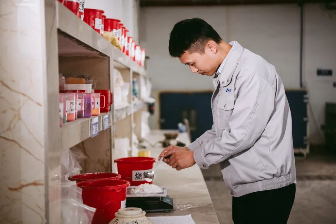 冠星陶瓷企业蝉联“2021中国陶瓷·智造十强”