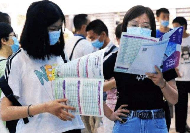 新高考“3+1+2”模式后，物理被成功捞上岸，这两科地位却很尴尬