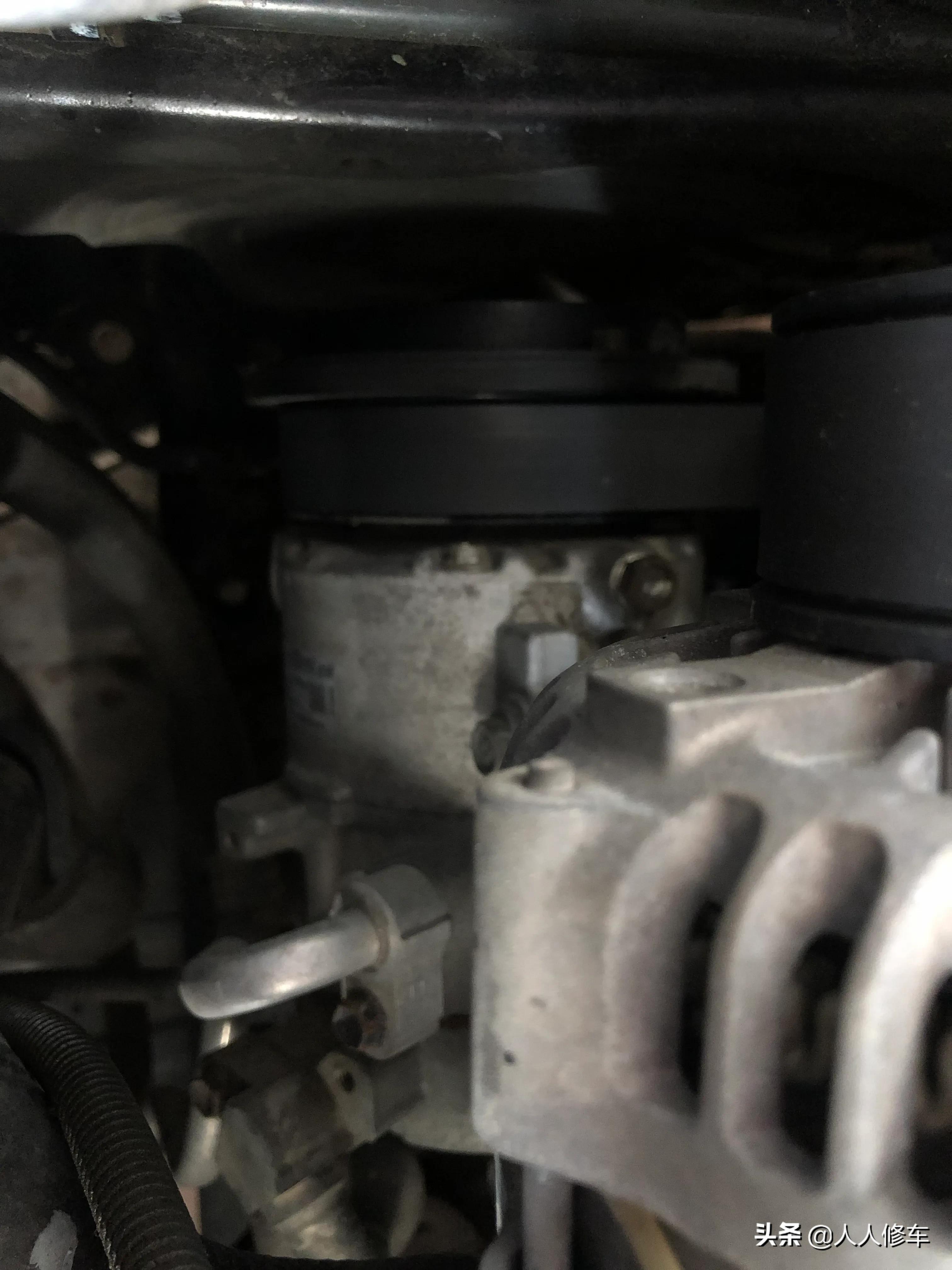 天气转暖，开空调时发动机异响是怎么事？如何解决呢？