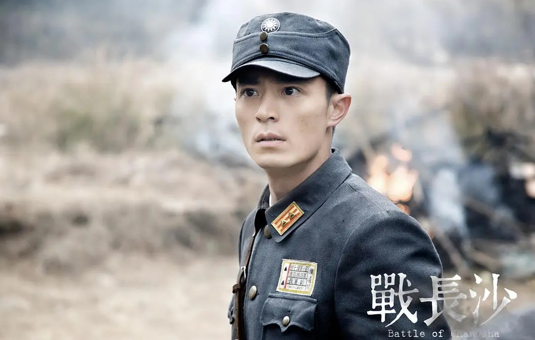 《战上海》主演剧照曝光！刘涛状态明显疲惫，配角个个是老戏骨