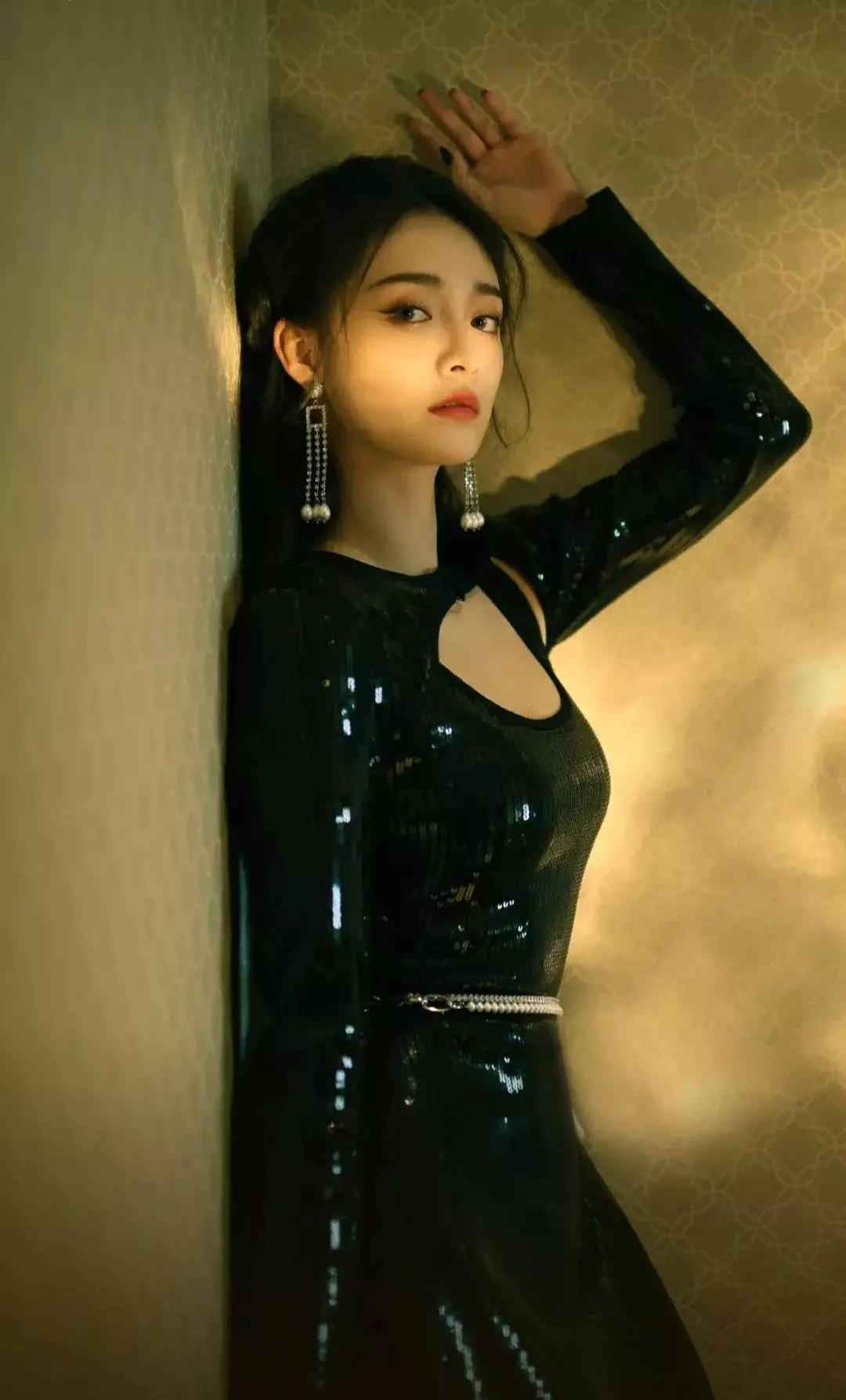 手机大片，女星周洁琼和许佳琪