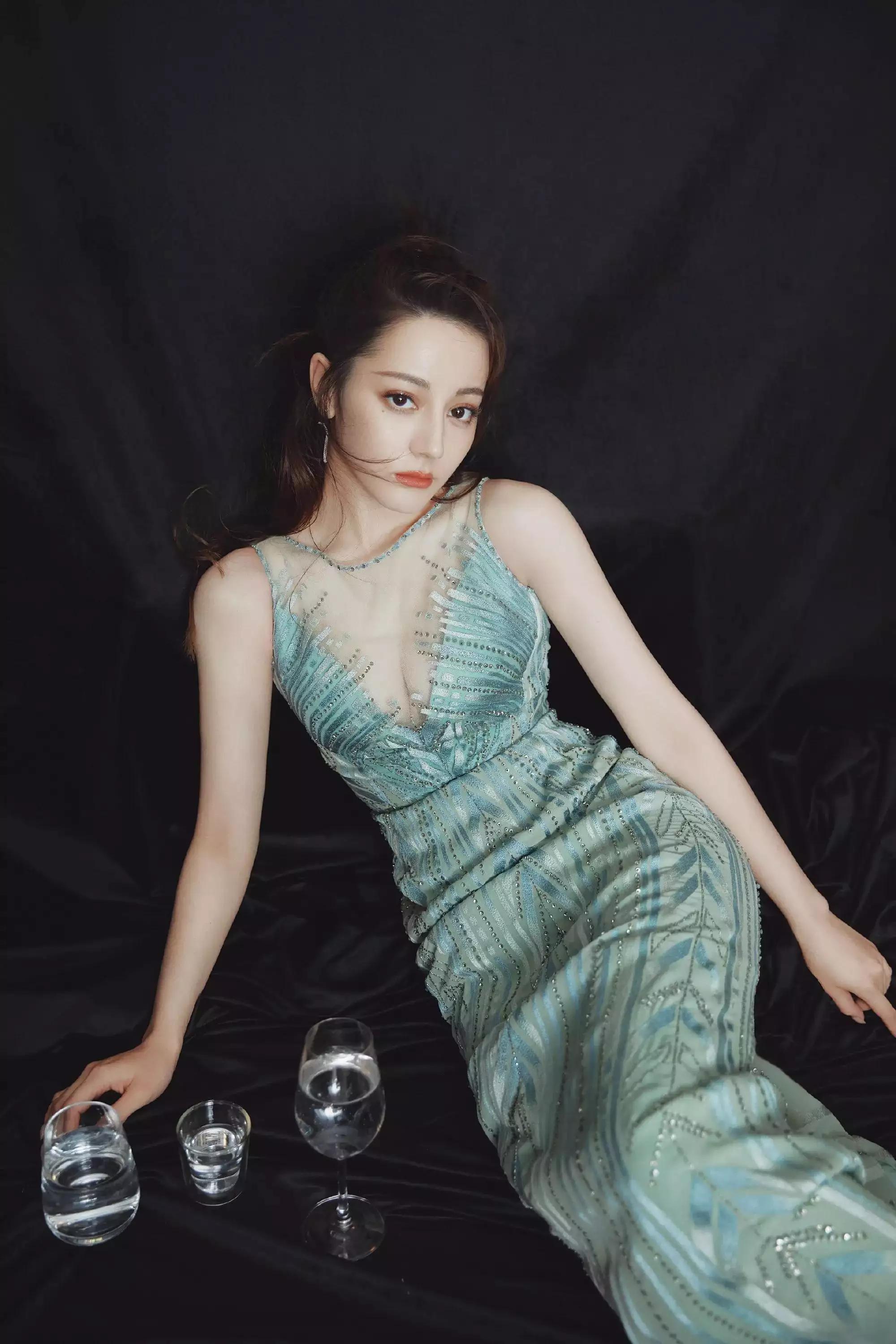 迪力热巴穿的这几套礼服你喜欢她哪一套快来评论一下吧