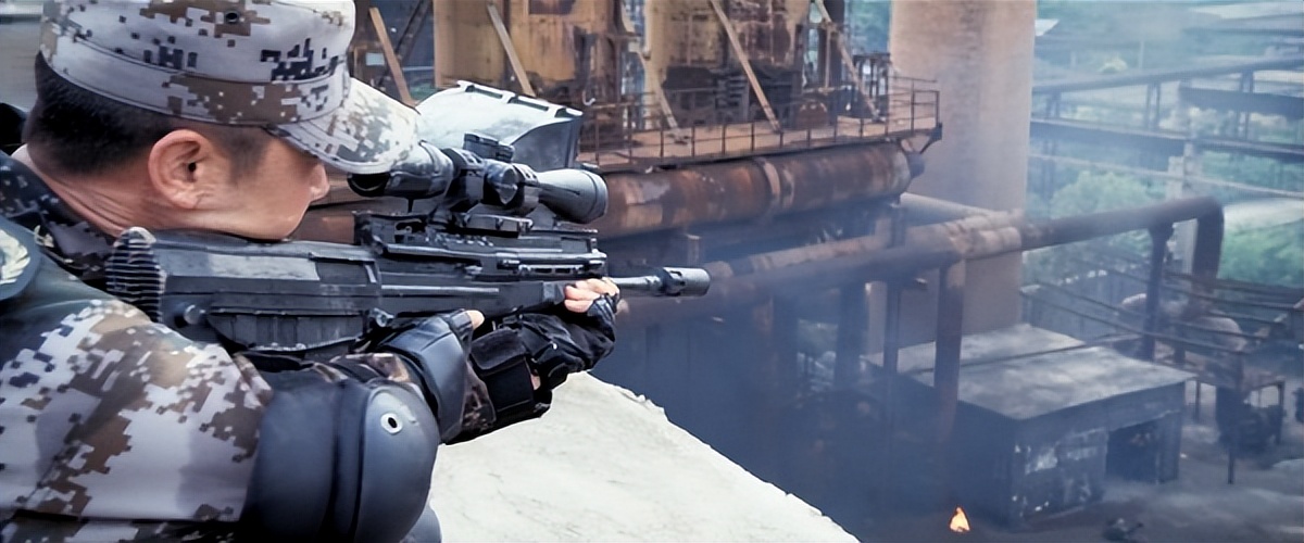 吴京硬汉枪战动作片《战狼》武器解析盘点