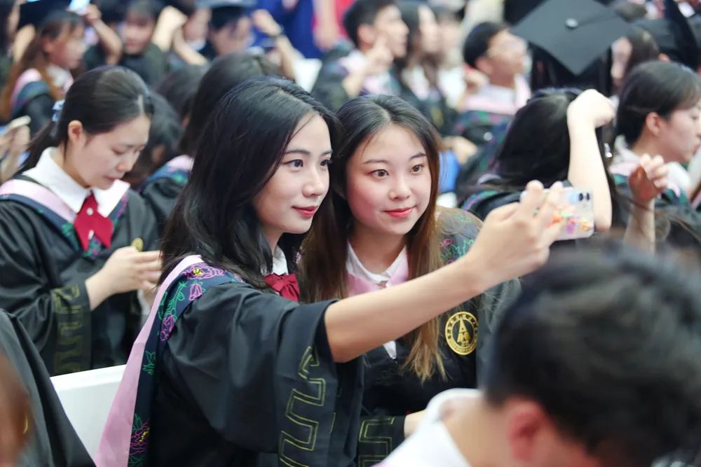 《孤勇者》寄语，“礼”送毕业生，2022届毕业典礼温情满满！