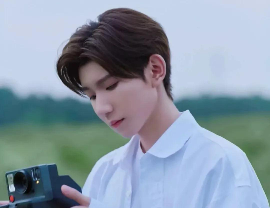 娱乐小爆料 吴倩 王一博 周柯宇 童谣 邓家佳 李易峰杨幂 刘诗诗 吴谨言