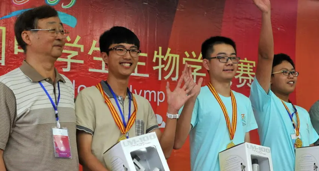 2022保送生名单最新发布，湖南师大附中成最大赢家，家长欣喜若狂