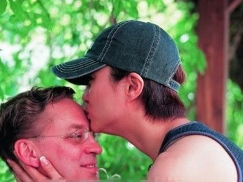 李玲玉：21岁嫁初恋，34岁再嫁犹太富商，和混血儿子的相处很特别