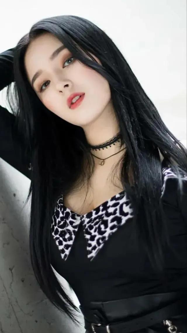 韩国女星李承利，混血神颜，温柔唯美