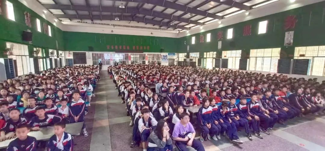 沅陵人大：开展人大代表新时代送法进校园宣教活动