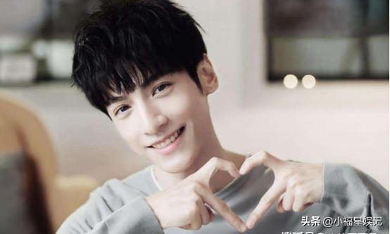 盘点“歪嘴杀”的13位明星，个个惊艳到糖分超标，帅到心坎里了