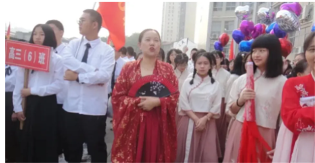 何润琪：带着妈妈遗照上清华，这个湖南文科状元的故事让人唏嘘