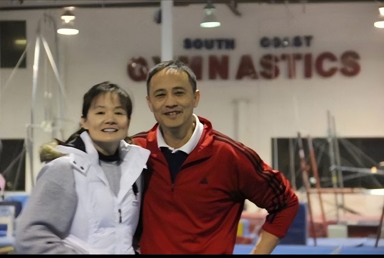 世界冠军李小鹏入选国际体操名人堂，却因妻子被群嘲，现状太解气