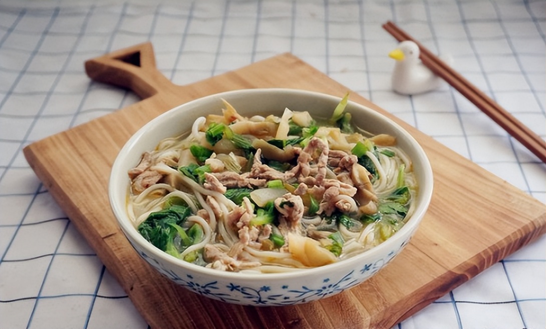 人老了才明白，人生的福祸，体现在饭碗里