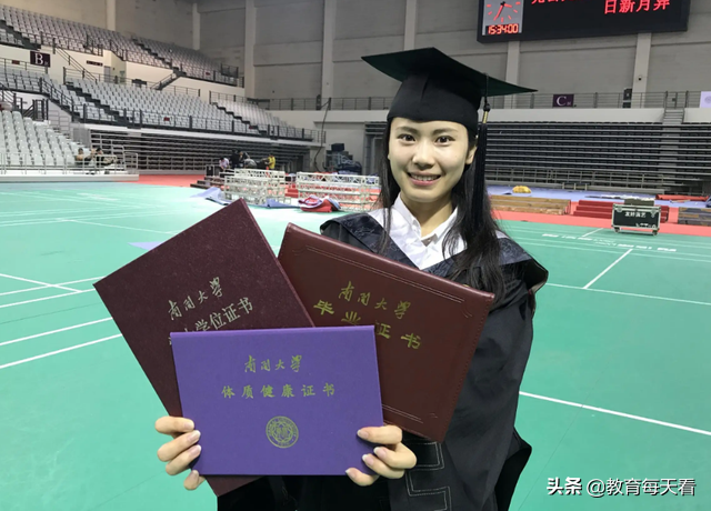 上海2022应届生落户条件公布，至少需要72分以上，你能打几分？