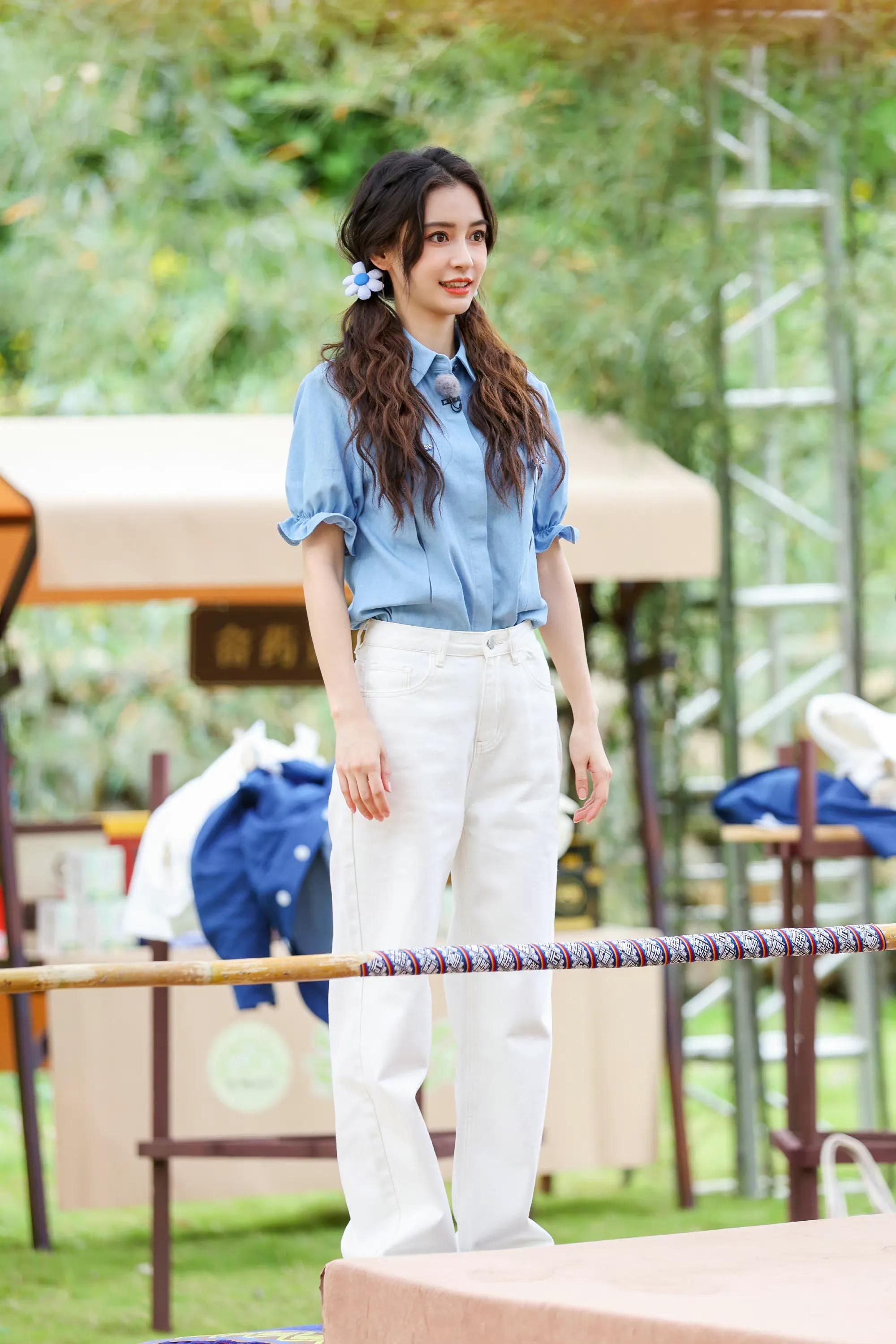 新一期《奔跑吧》和《萌探2》之最新一期的Angelababy