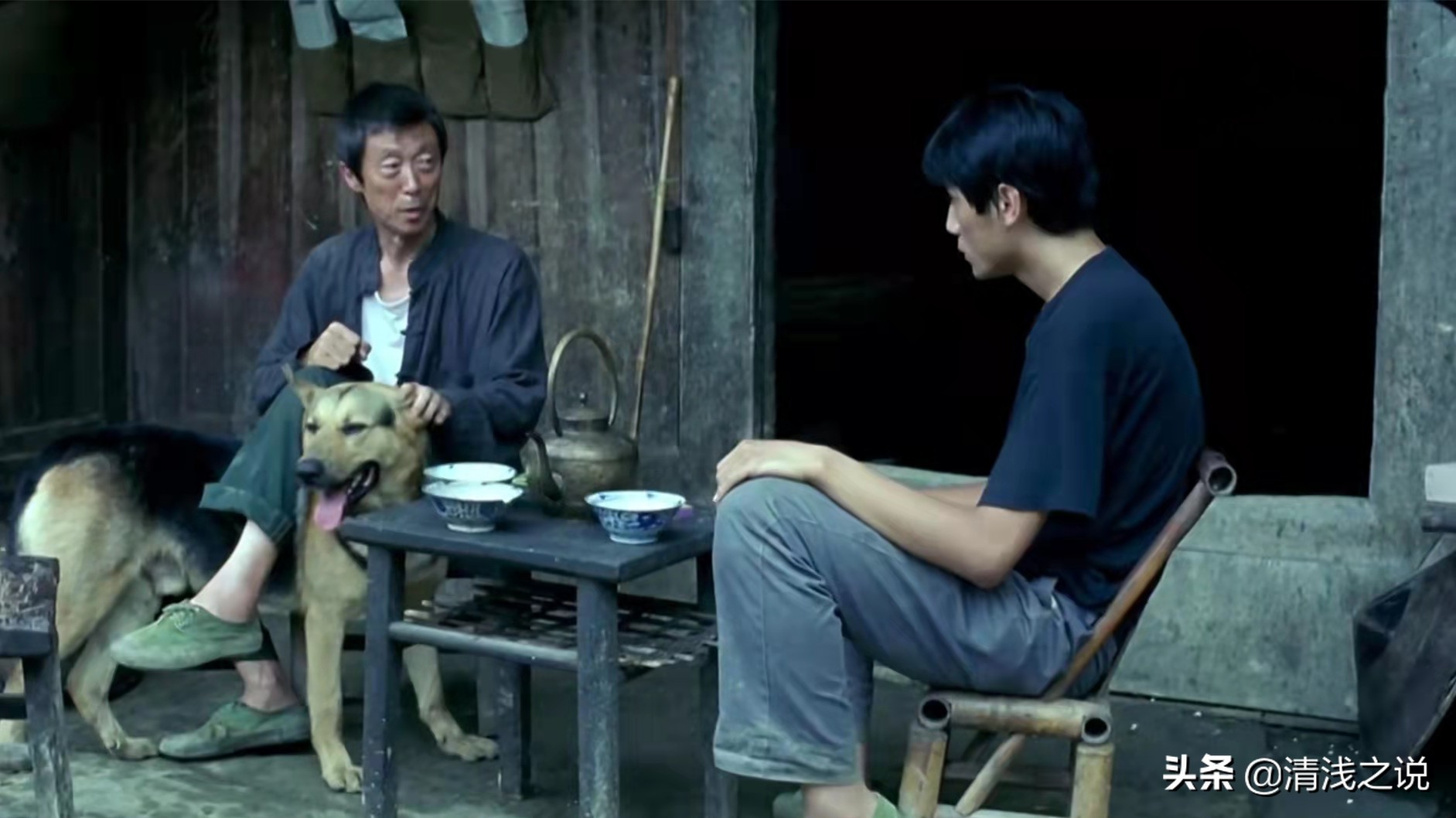 青涩的刘烨、陈好在老电影《那人那山那狗》奉献了一场质朴的爱情