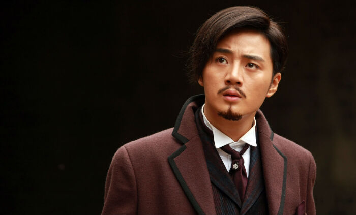 余少群：27岁靠梅兰芳爆红，名利和做自己的对抗中，他选择做自己