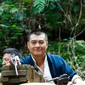 演员王新军：成名后抛妻弃子，把秦海璐宠成宝，前妻火了他却糊了