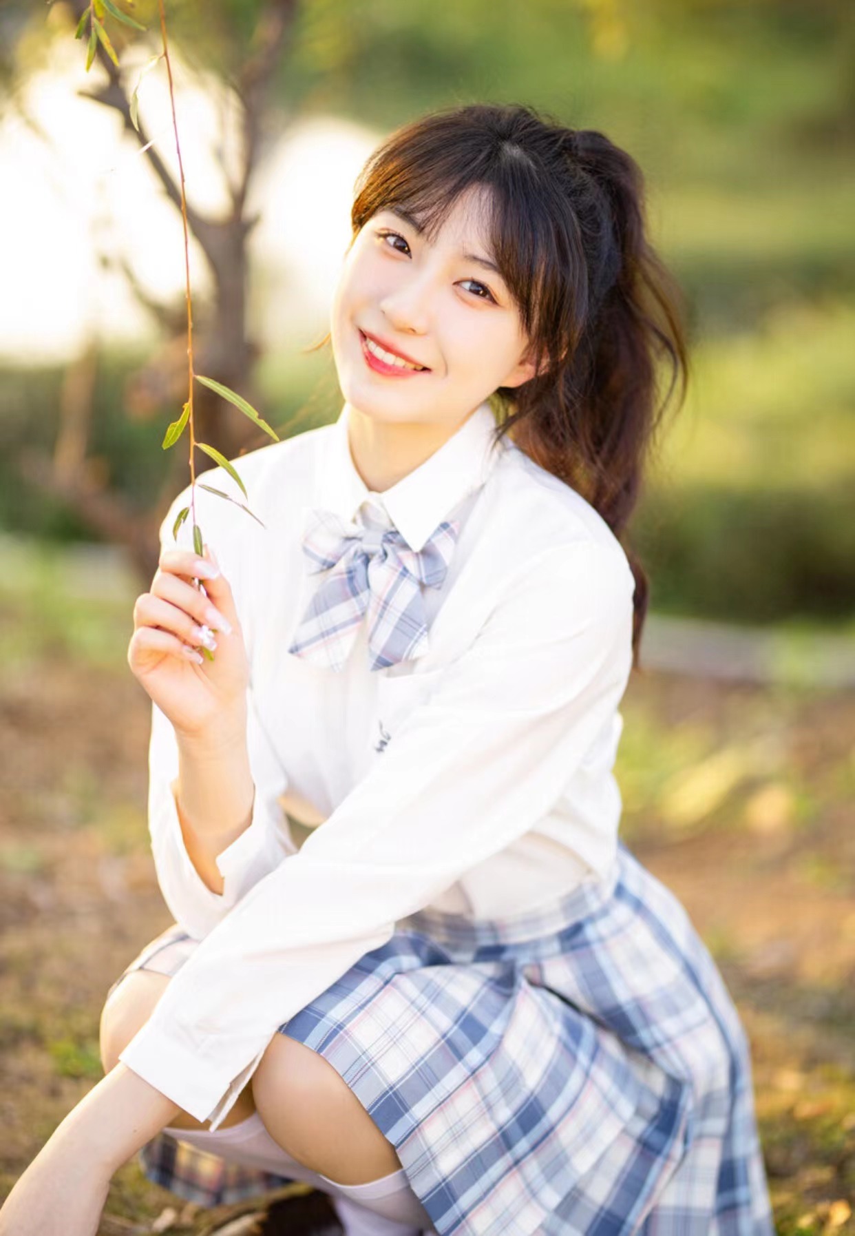 简约又自然大方的拍照姿势,单人照这么拍,照片真的很美