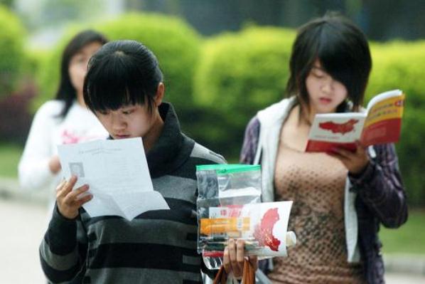 考生政审环节“被刷”，得知原因很心酸，原来公务员政审还查这些