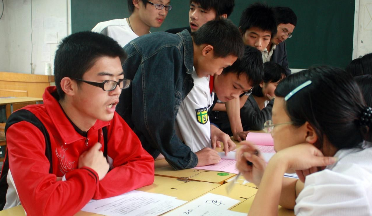 1076万毕业生迎来最难毕业季，“三道障碍”摆在面前，出路在哪？