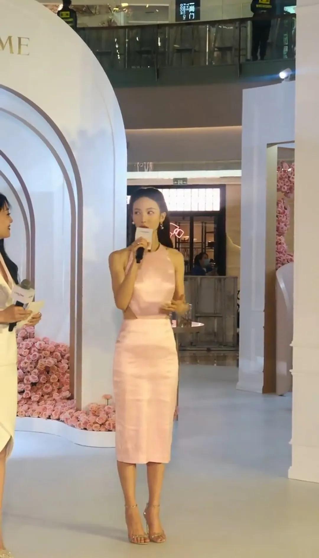 又见金晨，美的很灿烂笑的很有感染了