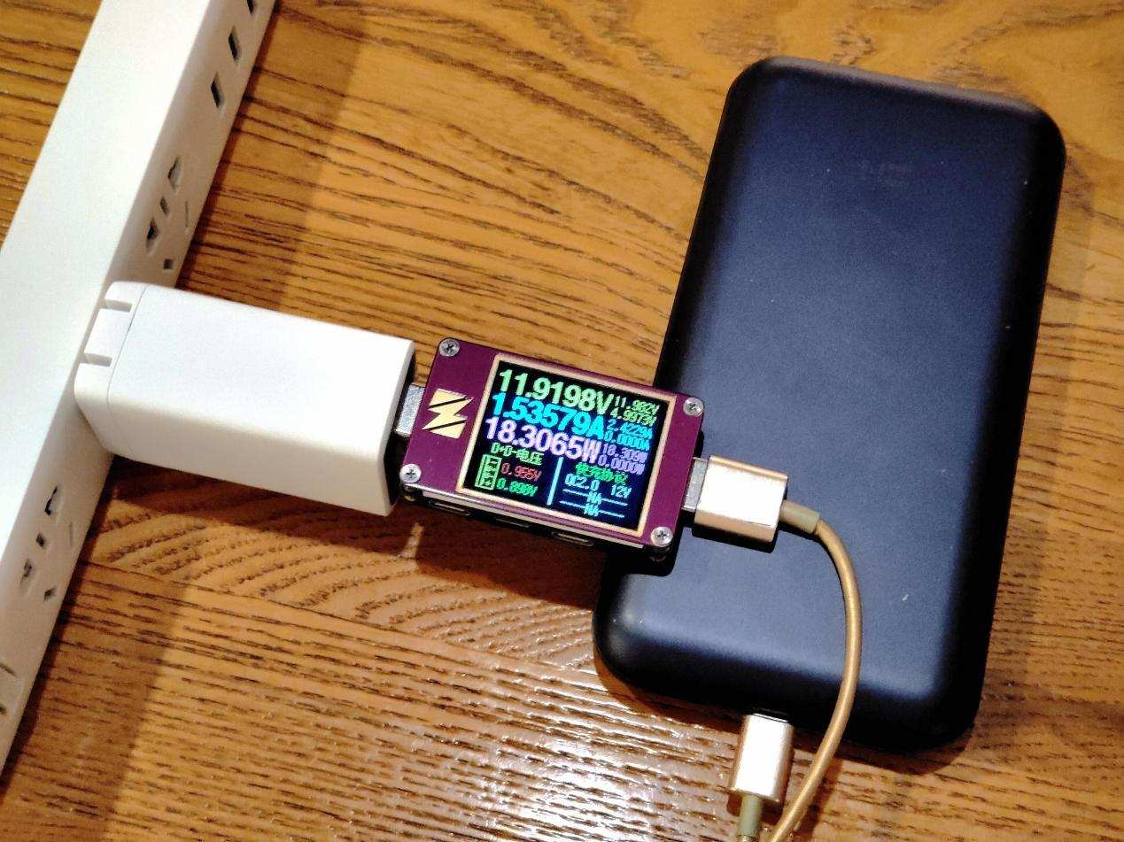 比原装充电器单口强，Anker 65W三口超能充上手体验