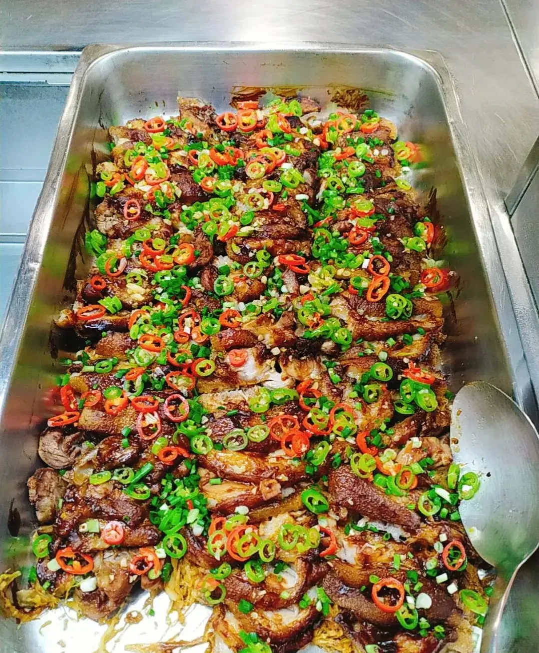 江西小伙开快餐店,10元管饱,第一个月亏2万,第二个月却赚了4万