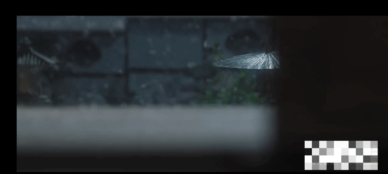 #任嘉伦#皇叔打伞☔的这两个镜头很赞