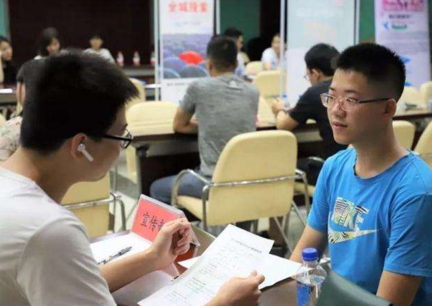 在韩留学生分享食堂饭菜，家长看后不淡定了，韩剧都是骗人的吗