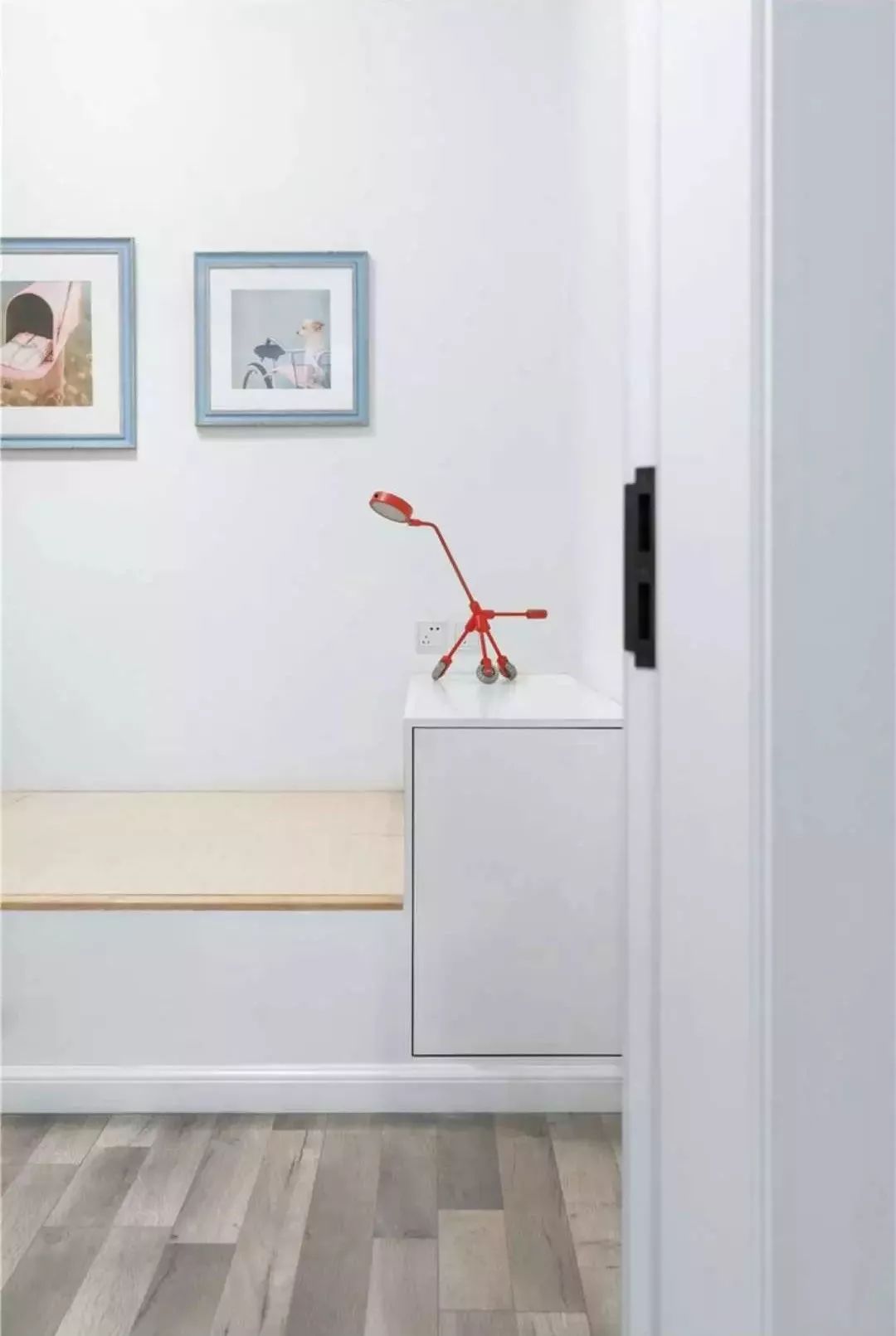 90平两室一厅，独立书房，还有特大阳台，怎么装修的？