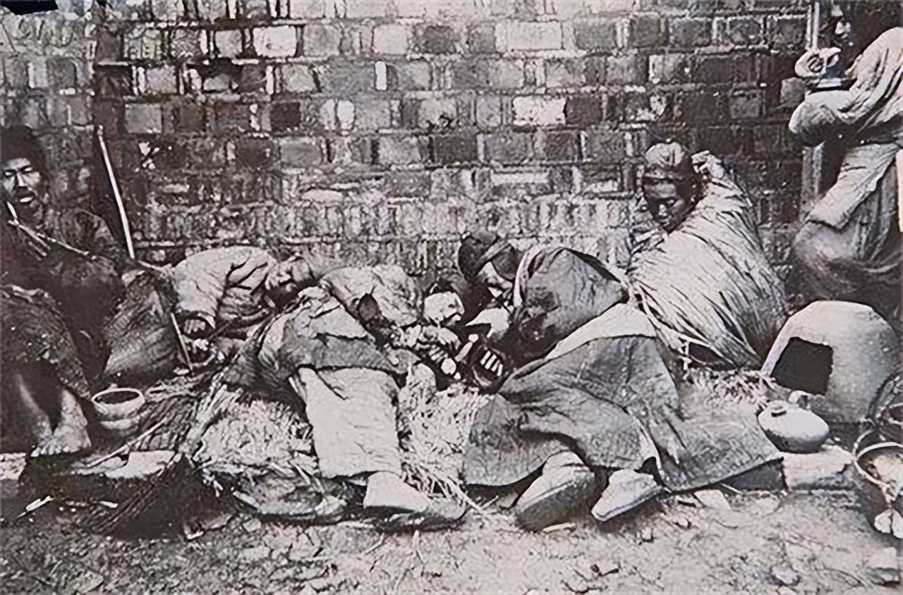 列强入侵,强掠钱财