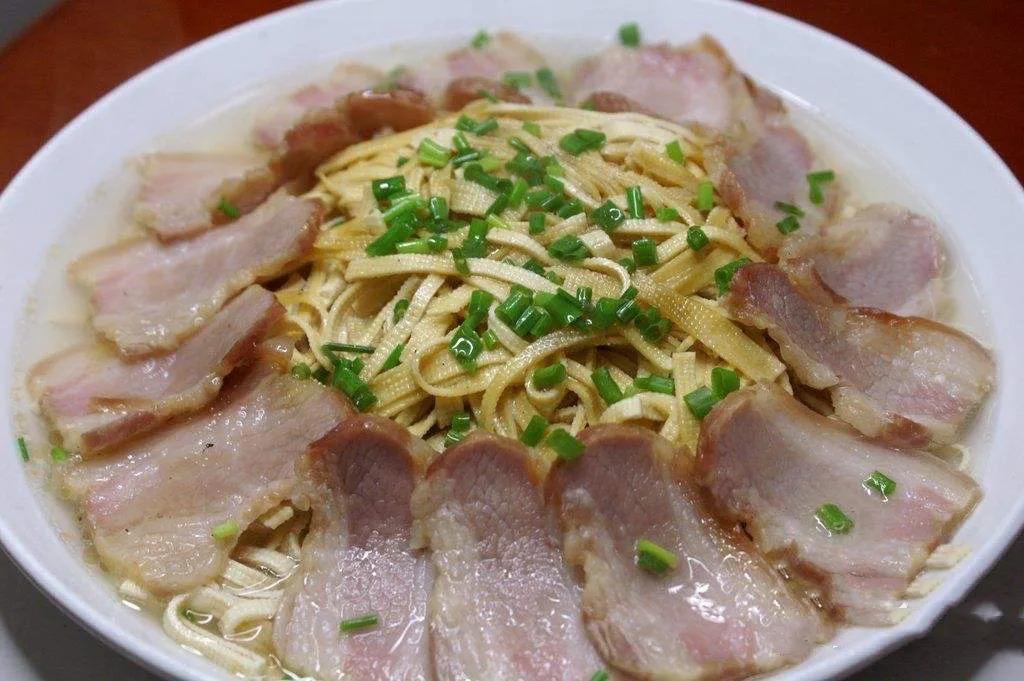 约朋友来家里聚餐，花费166元精心准备了5菜1汤，朋友夸赞厨艺好