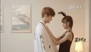 收视第一！刚出道被记者揩油，蛰伏多年终于爆火，今被调侃注孤身