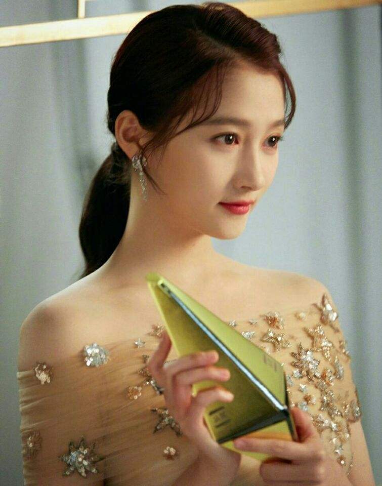 很奇怪晓彤不管什么类照片，看到她始终感觉还是“国民闺女”