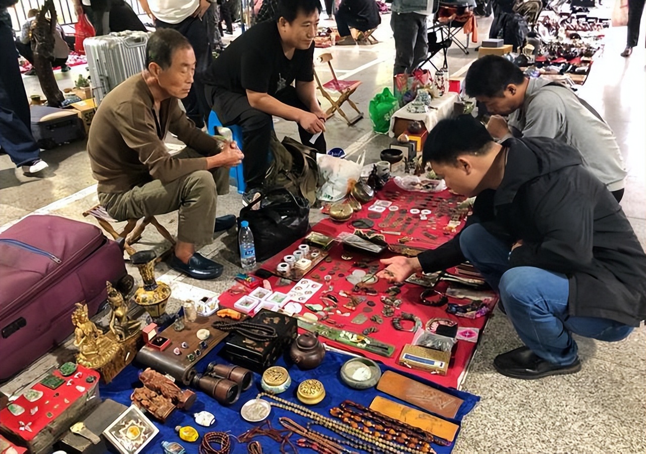 沈阳最大旧货市场，200元捡漏全新2015，走狗屎运啦？溜喽