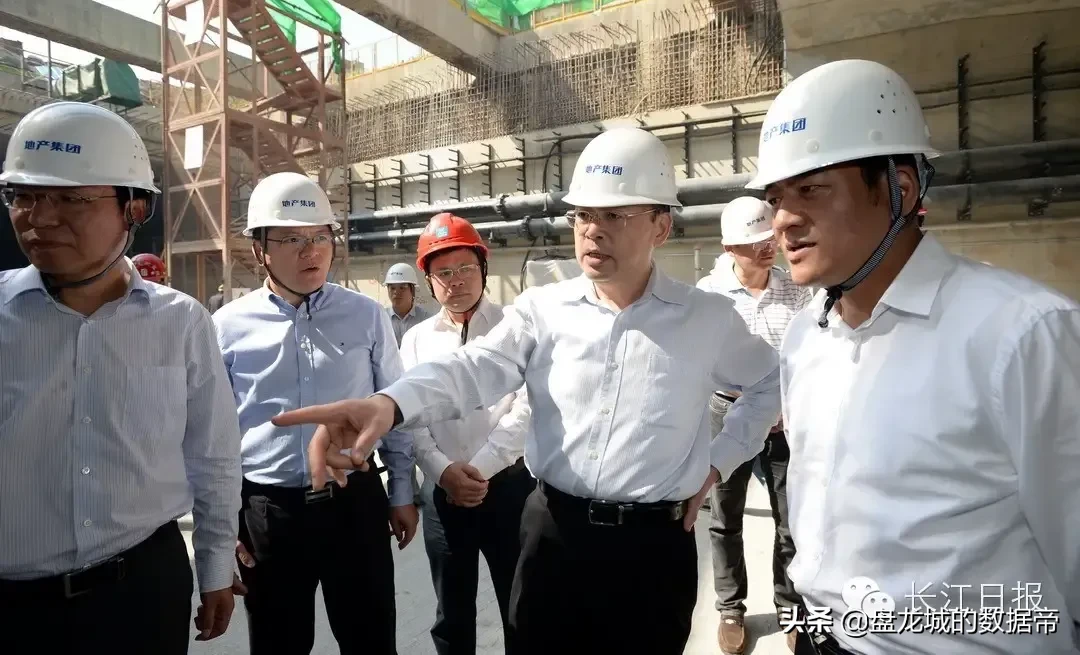 武汉地铁在去年12月26日三线齐开的时候媒体说在建229km