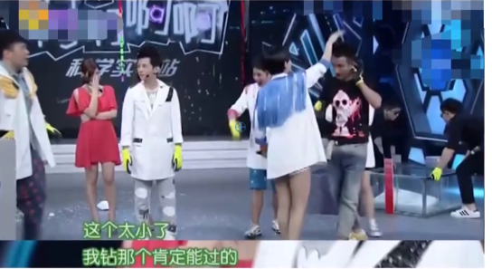 让人舔脚趾，当众凌辱学员，盘点那些令你难以想象的明星恶臭行为