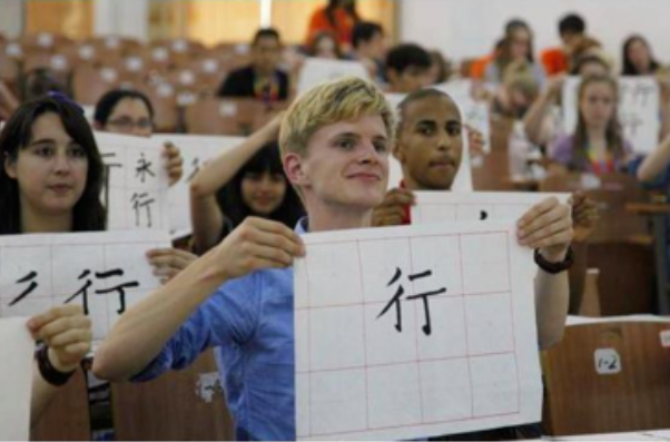 汉语被纳入俄罗斯高考，拿到试卷“一脸懵”，友谊的小船说翻就翻