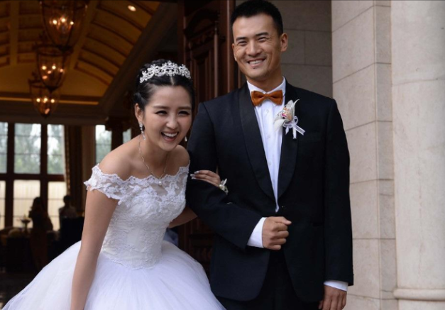 释小龙和杨丽晓结婚照图片