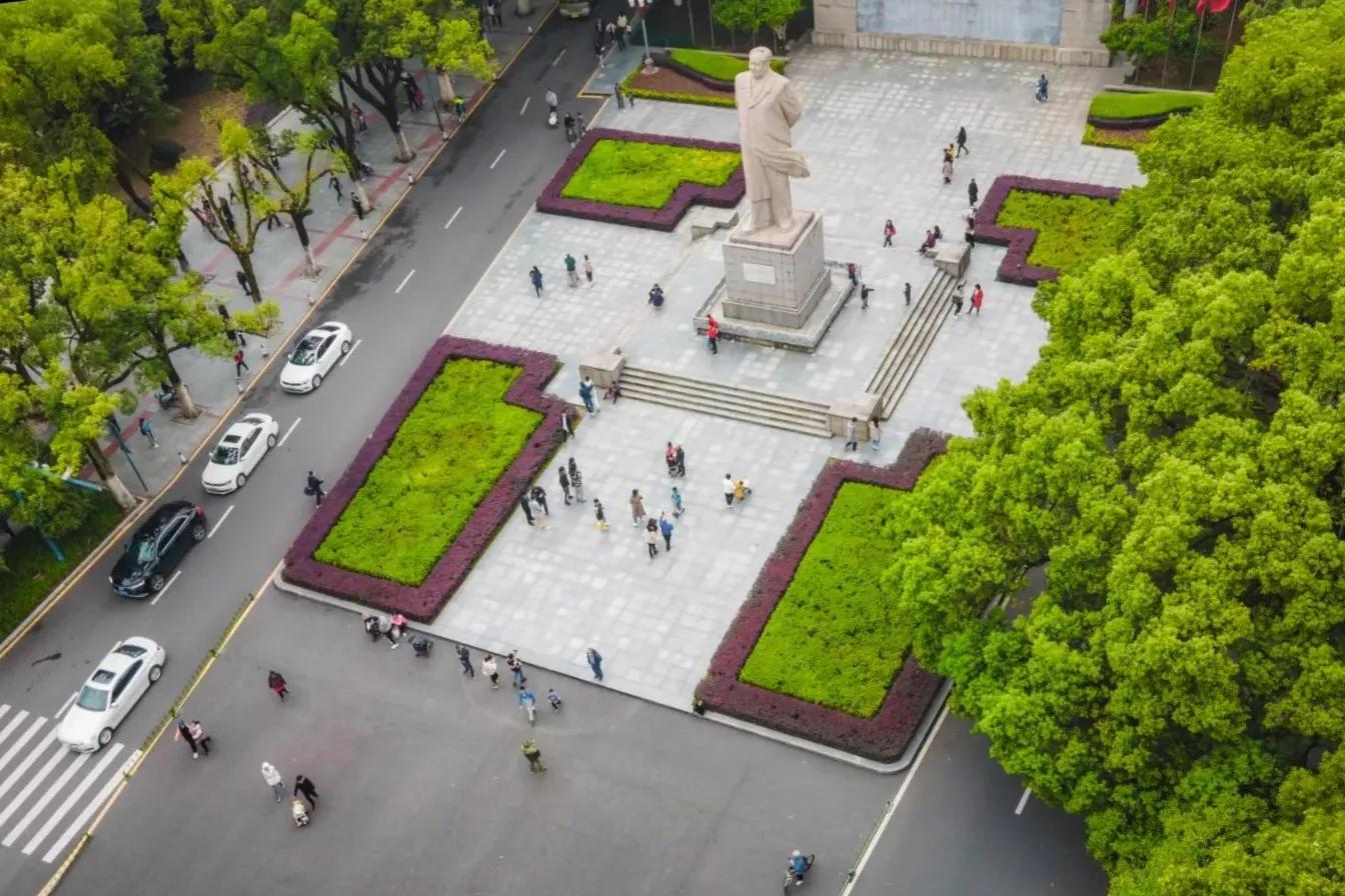 湖南大学播音与主持艺术、广播电视编导专业录取情况如何？