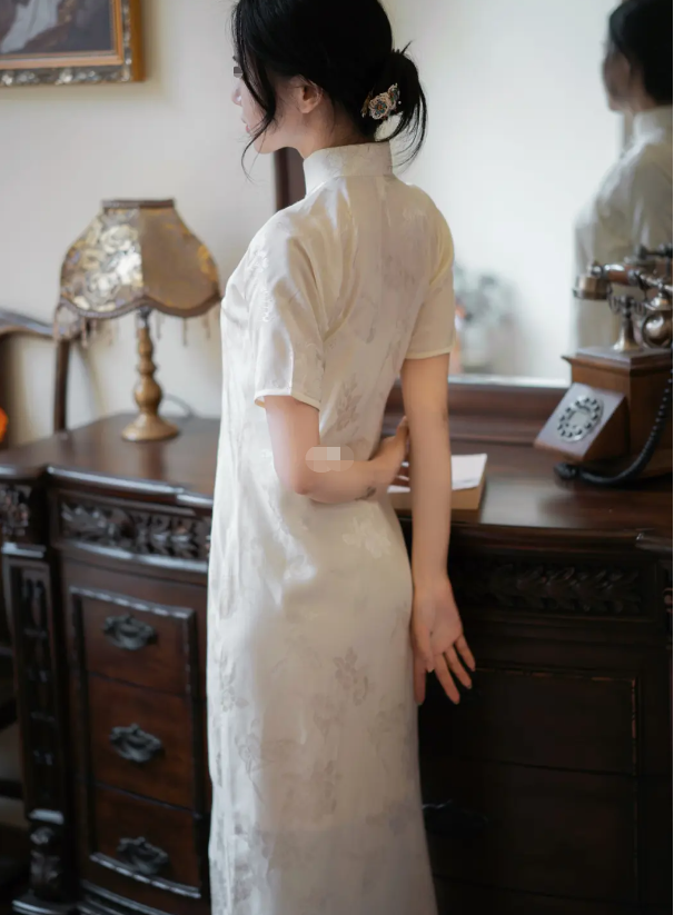 如何穿出「旗袍」的美感？掌握4点，惊艳一“夏”
