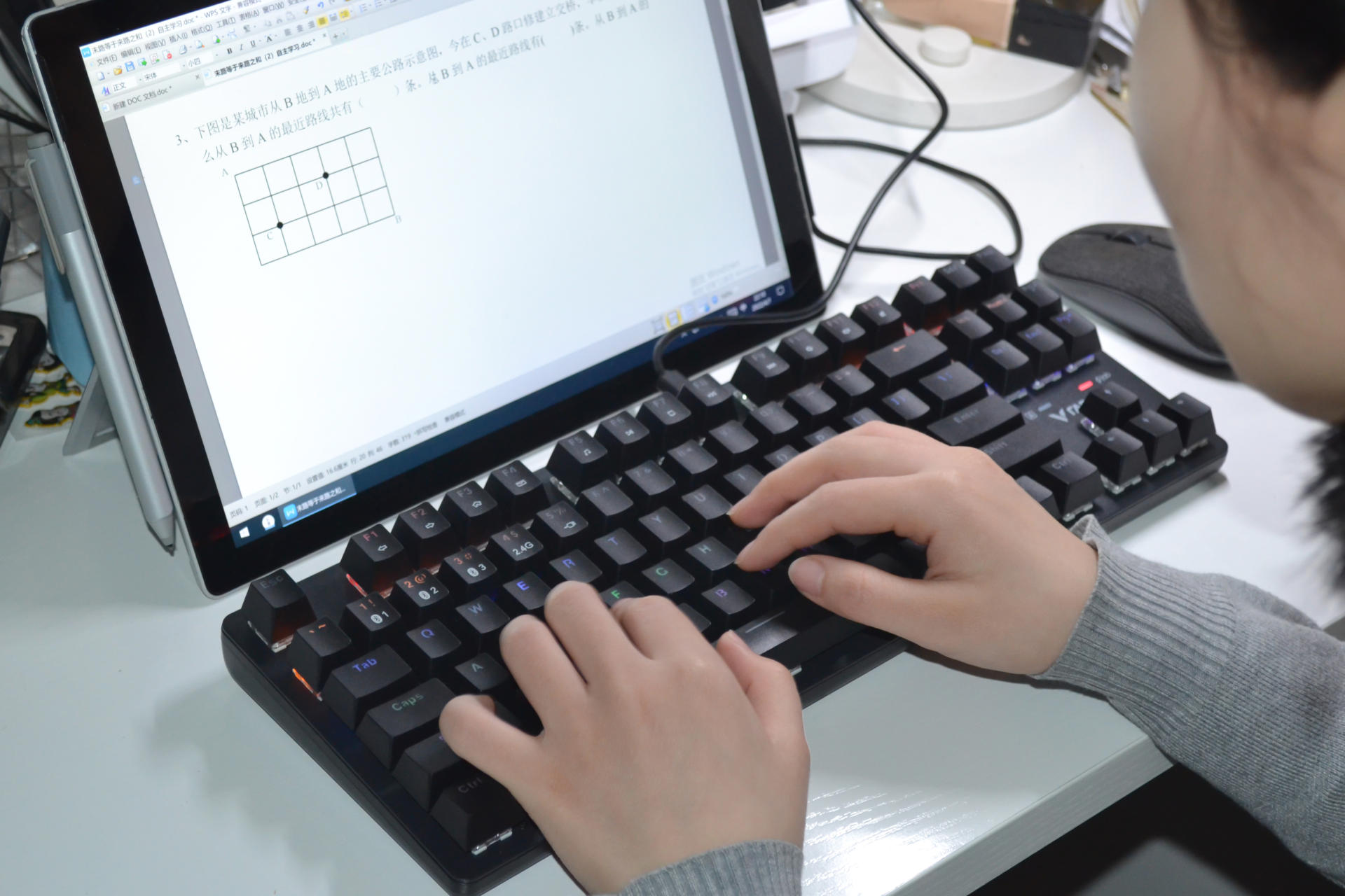 性价比满足妹子需求 雷柏V500PRO三模机械键盘