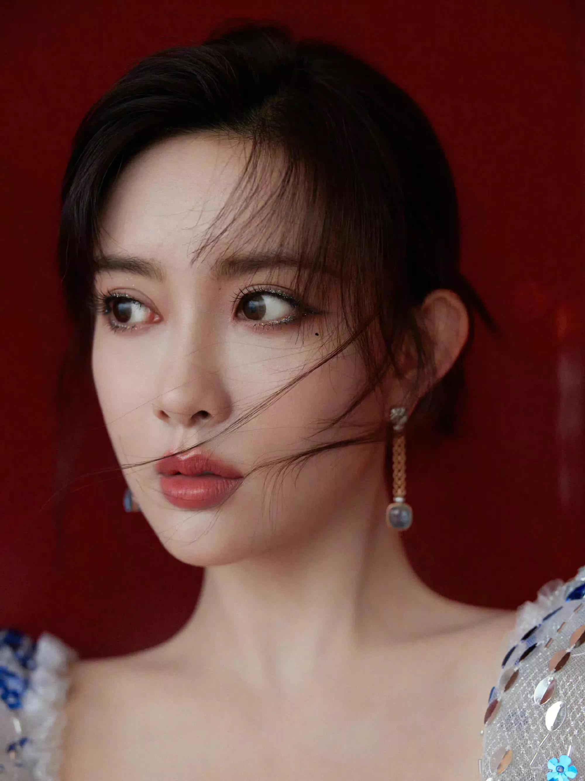 女星媲美，谁能更胜一筹