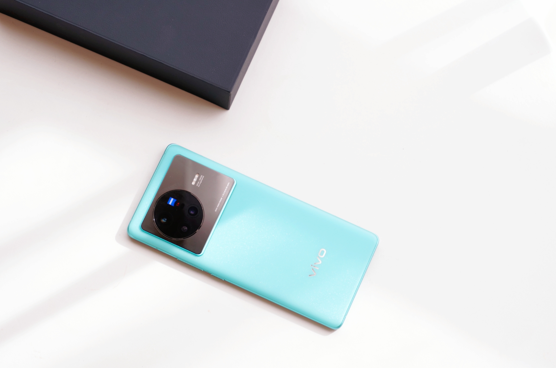 标准版也有Pro实力，天玑9000+蔡司影像加持，vivo X80上手实测