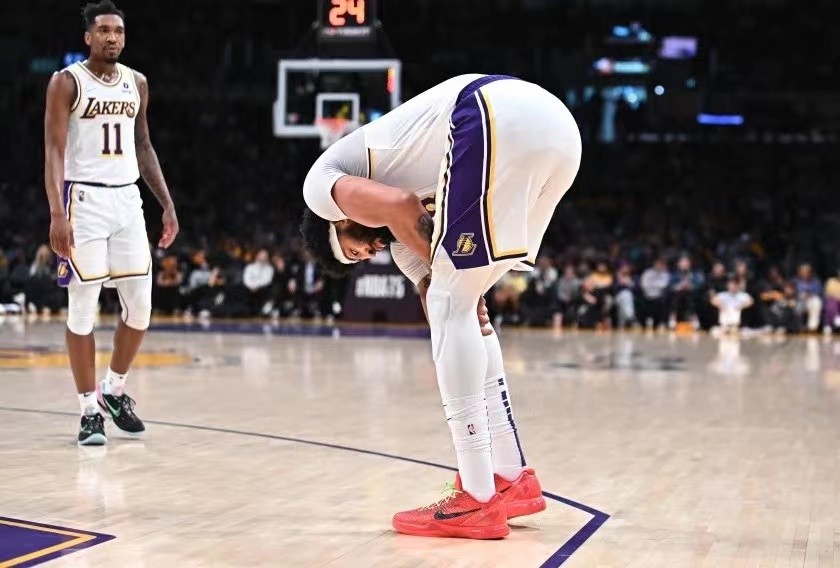 詹姆斯推特惊叹(隔空互怼！詹姆斯力挺湖人新赛季王者归来！NBA名记：嘴强王者)