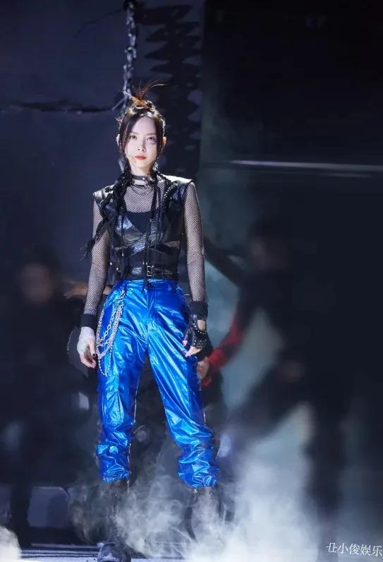 浪姐二公高光舞台《怪美的》