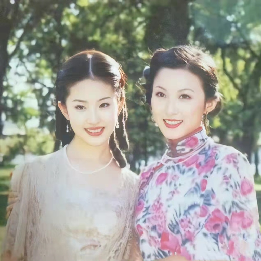 女明星十几岁的“少女之美”，干净清淡、浑然天成，我出不去了
